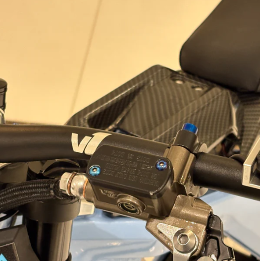Ultra bee brake Flat resivour titanium bolts